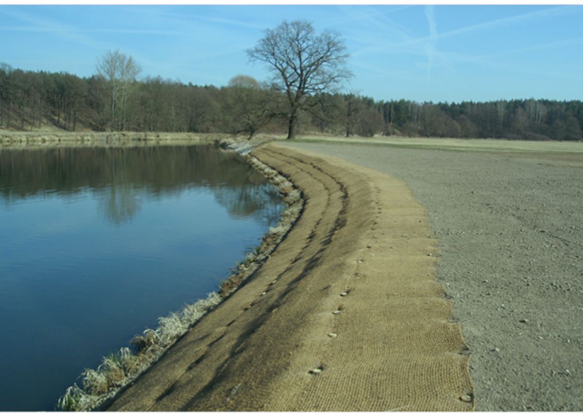 Fertigestellte Ufersicherung Schadstelle 2003