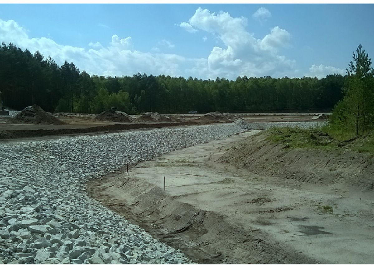 Sicherung der Uferböschung mit Wasserbausteinen